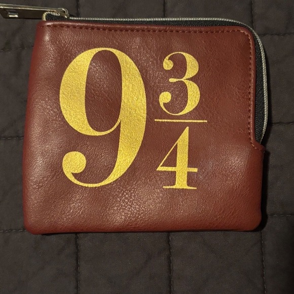 Harry Potter Handbags - Harry Potter Hogwarts Crest 9 3/4 Burgundy Faux‎ Leather L-Zip Coin Purse